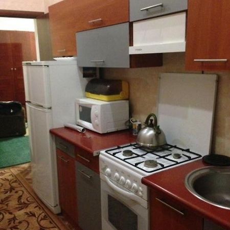 Уютная Двухкомнатная Квартира Uman Exterior foto